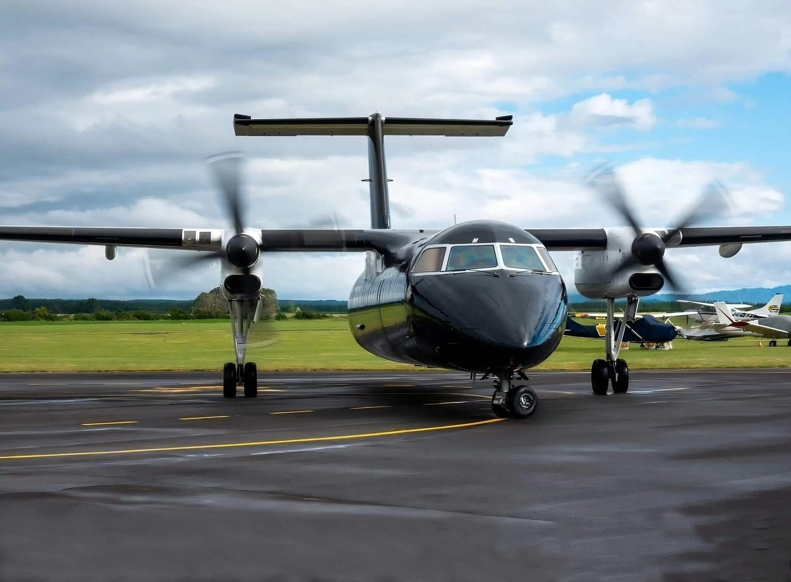 BOMBARDIER DASH 8