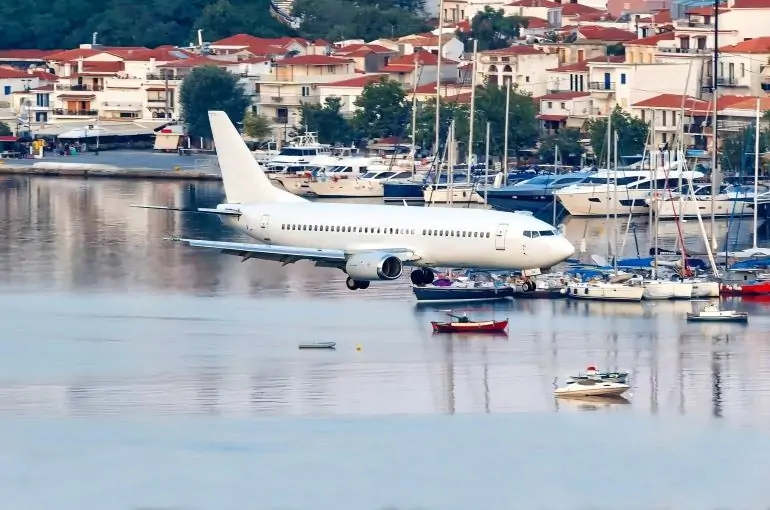 Boeing-737-300 flying High