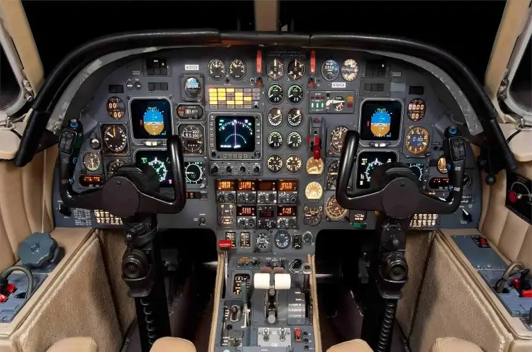 dessault falcon 100 cockpit