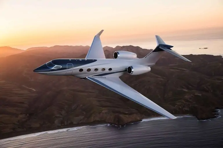 gulfstream g450 flying during sunset
