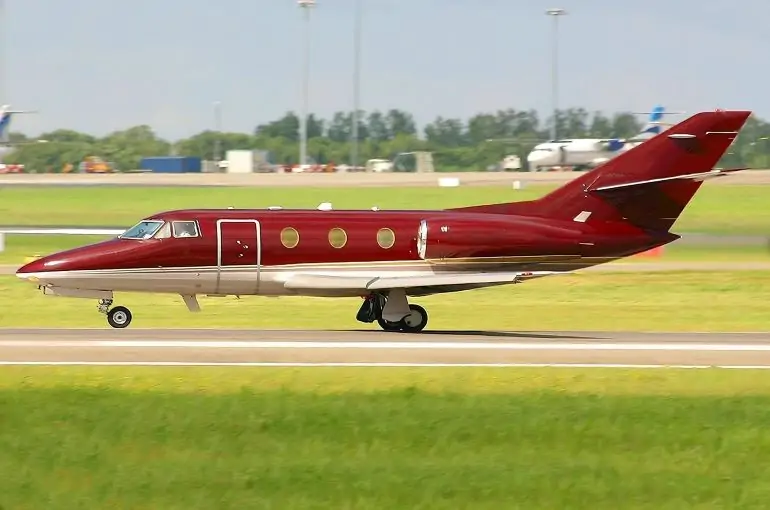 dessault falcon 100 with the side aspect