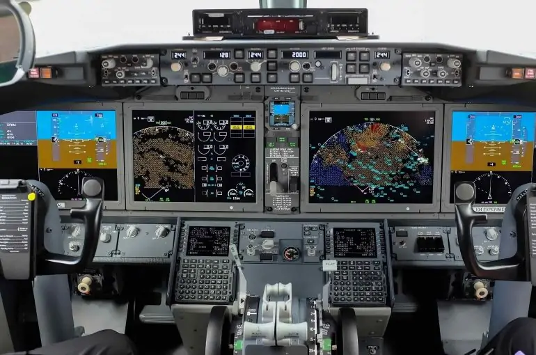 Boeing-737-300 cockpit