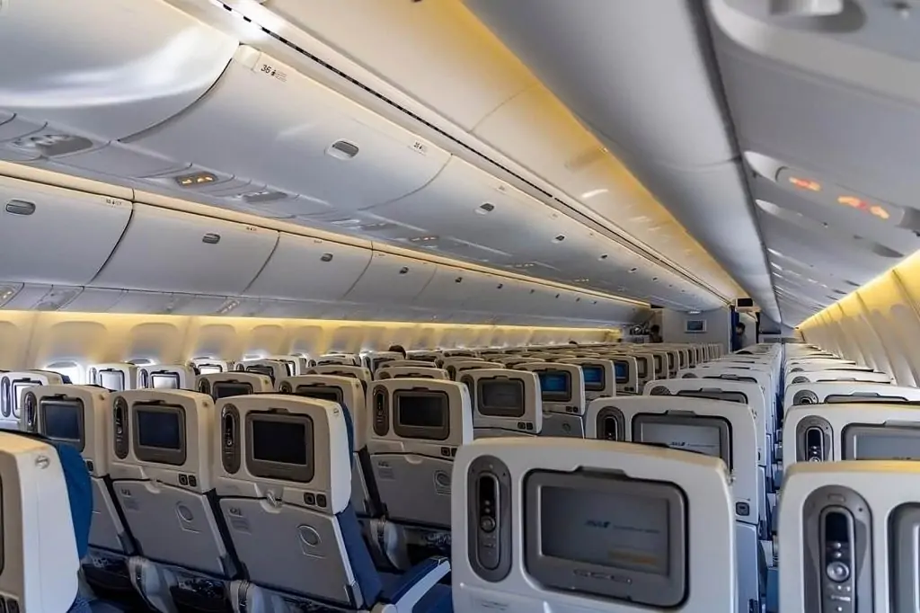 The Boeing 767-200 cabin comfort